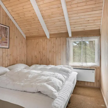 Bright With Access To Shared Activities Such As Swimming Pool, Tennis Court And Ball Fields