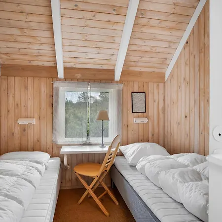 Bright With Access To Shared Activities Such As Swimming Pool, Tennis Court And Ball Fields